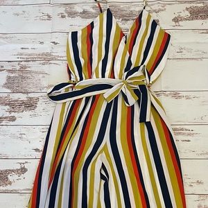 Jumpsuit. Size M. Vertical lines.